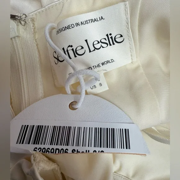 Selfie Leslie Aphrodite Molded Bust Angel Sleeve Wrap Dress Cream NEW Size Small - Picture 6 of 12